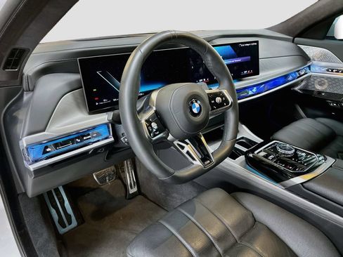 Used 2023 BMW 760i xDrive w/ Executive Package AWD/4WD image 4