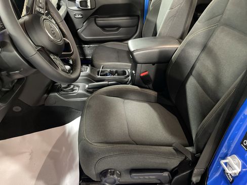 Used 2024 Jeep Gladiator Sport image 10