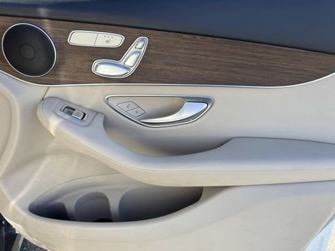 Used 2022 Mercedes-Benz GLC 300 image 9