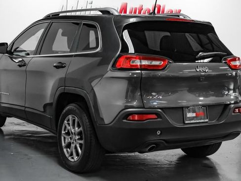 Used 2018 Jeep Cherokee Latitude Plus AWD/4WD image 13
