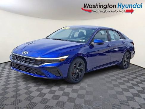 Certified 2025 Hyundai Elantra Limited FWD image 3
