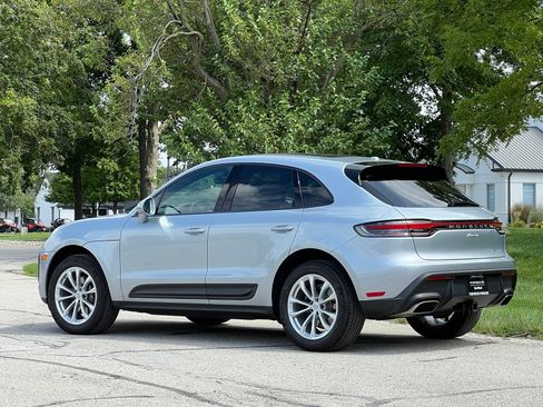 Certified 2026 Porsche Macan AWD/4WD image 3