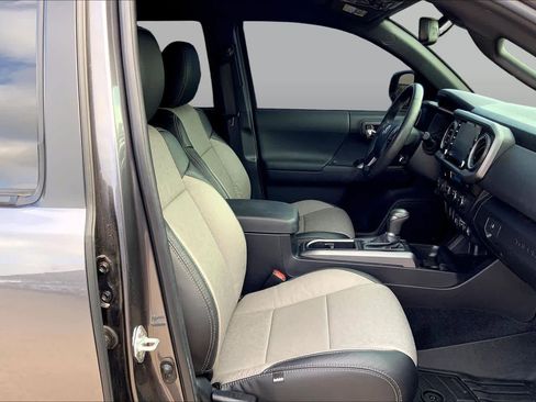 Used 2023 Toyota Tacoma TRD Off-Road AWD/4WD image 9