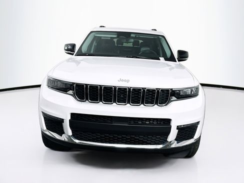 Used 2023 Jeep Grand Cherokee L Limited image 2