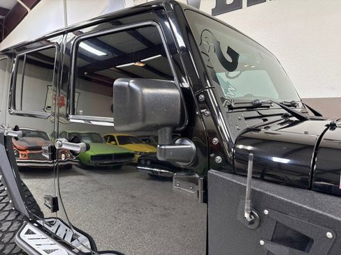 Used 2015 Jeep Wrangler Unlimited Rubicon image 63