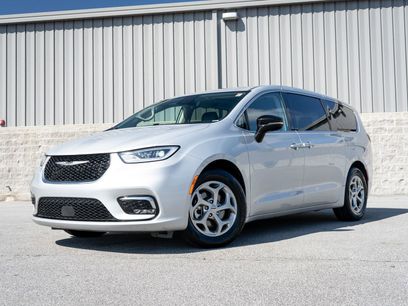 Used 2024 Chrysler Pacifica Limited