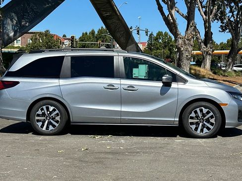 New 2026 Honda Odyssey EX-L image 3