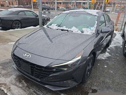Used 2022 Hyundai Elantra SEL image 1