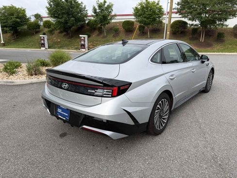 Certified 2025 Hyundai Sonata Limited FWD image 16