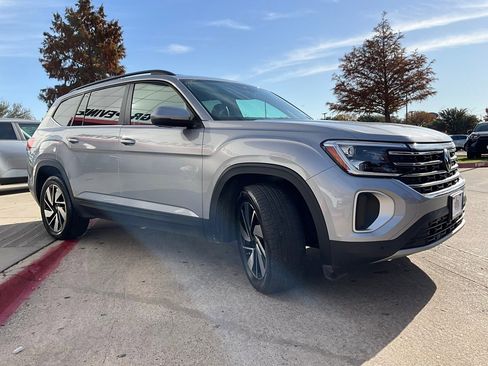 Used 2025 Volkswagen Atlas SE image 5