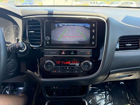 Used 2019 Mitsubishi Outlander SEL AWD/4WD image 29