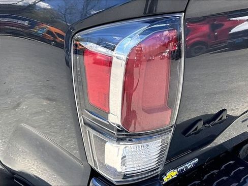Used 2022 Toyota Tacoma Limited AWD/4WD image 34