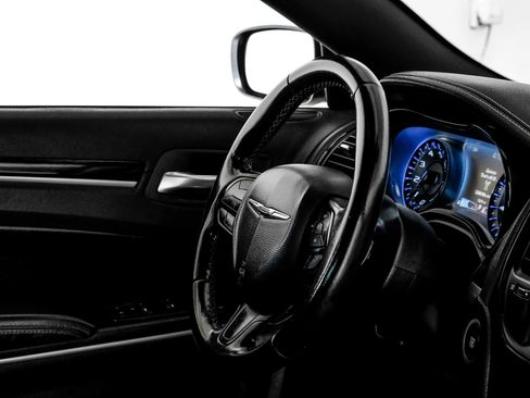 Used 2019 Chrysler 300 S image 13
