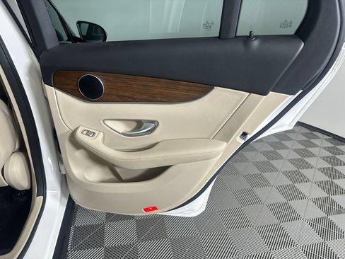 Used 2020 Mercedes-Benz GLC 300 image 18