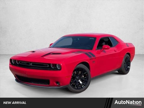 Used 2016 Dodge Challenger R/T image 1