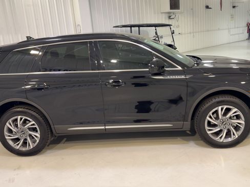 New 2026 Lincoln Corsair Premiere FWD image 2