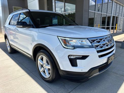 Certified 2018 Ford Explorer XLT w/ Equipment Group 202A FWD image 10