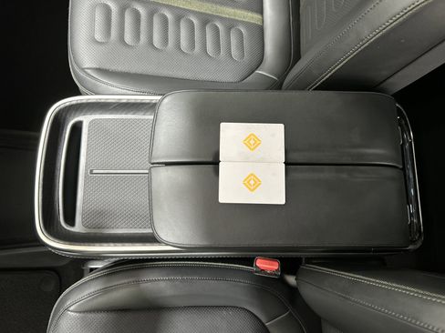 Used 2025 Rivian R1T Adventure image 29