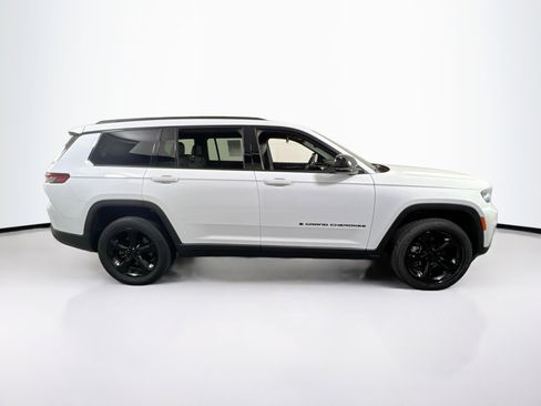 Used 2022 Jeep Grand Cherokee L Laredo image 4