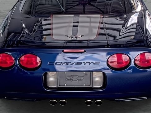 Used 2004 Chevrolet Corvette Z06 w/ Z06 Preferred Equipment Group RWD image 11