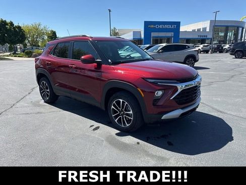 Used 2025 Chevrolet TrailBlazer LT AWD/4WD image 1