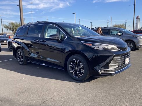 New 2026 Toyota Sienna Platinum image 2