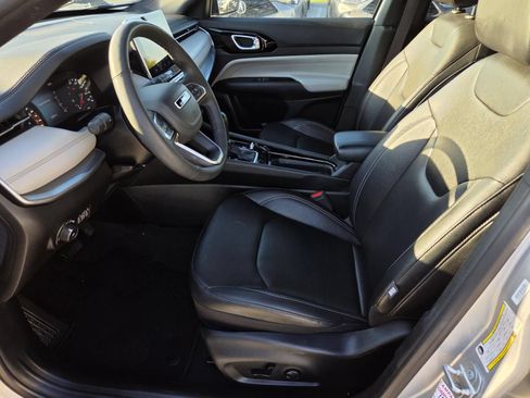 Used 2025 Jeep Compass Limited AWD/4WD image 17