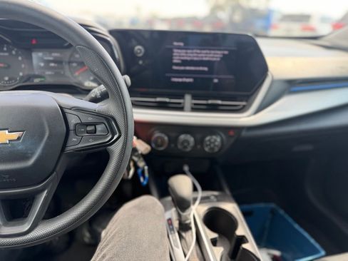 Used 2024 Chevrolet Trax LS w/ LS Convenience Package image 7