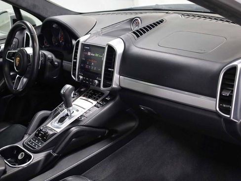 Used 2018 Porsche Cayenne GTS image 6