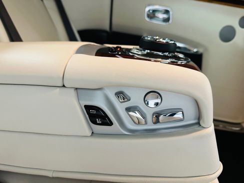 Used 2014 Rolls-Royce Ghost Extended Wheelbase RWD image 14
