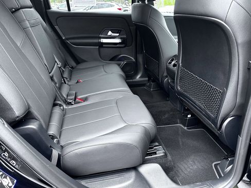 Used 2025 Mercedes-Benz GLB 250 4MATIC image 32