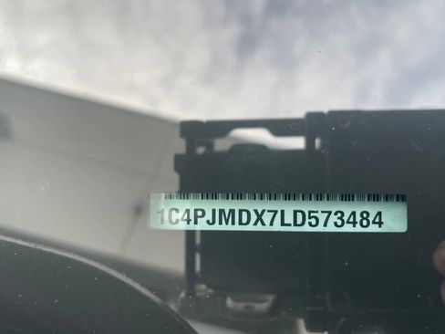 Used 2020 Jeep Cherokee Limited w/ Technology Group image 15