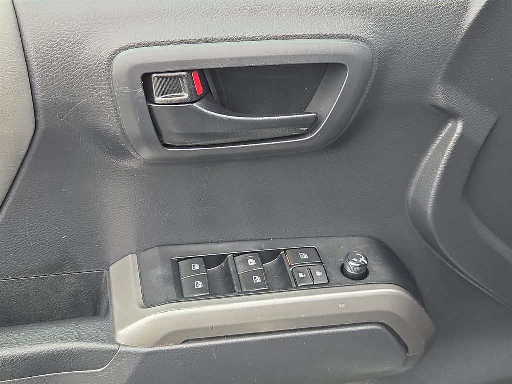 Used 2022 Toyota Tacoma SR5 RWD image 13