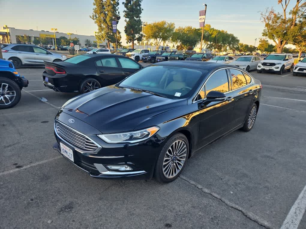 Used 2017 Ford Fusion SE w/ Fusion SE Technology Package FWD image 1