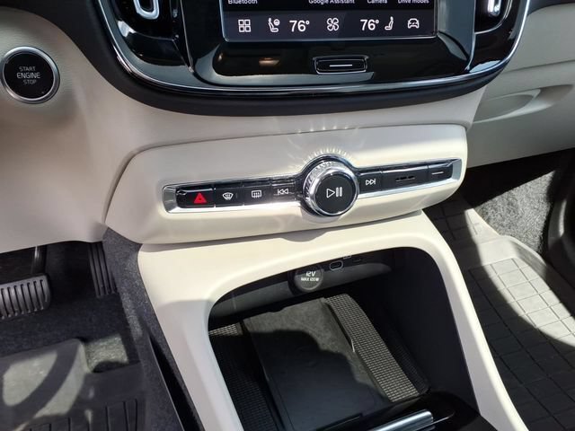 Used 2025 Volvo XC40 B5 Plus w/ Protection Package Premier AWD/4WD image 27