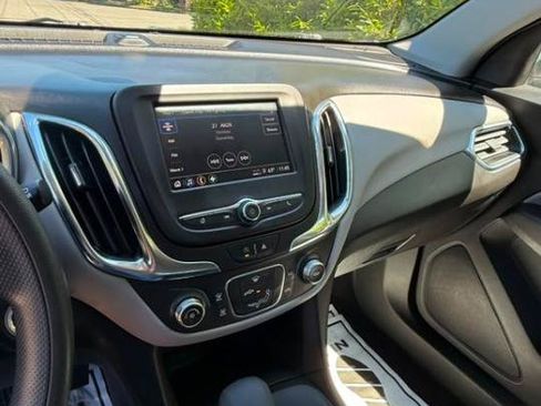 Used 2022 Chevrolet Equinox LT FWD image 13