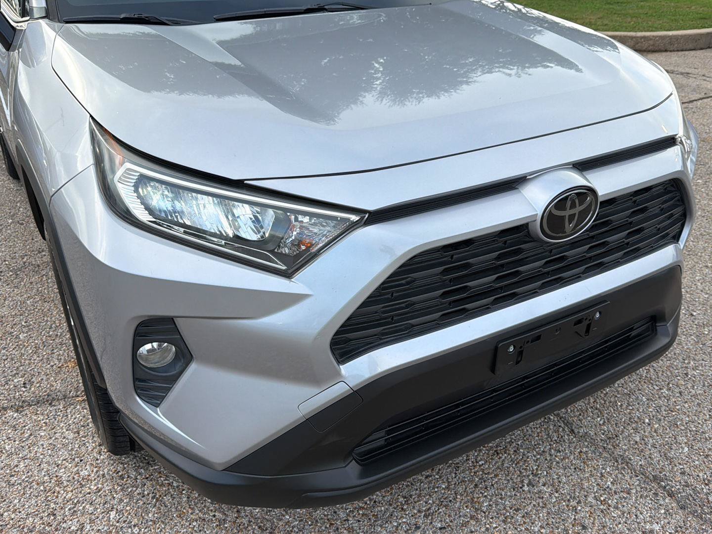 Used 2019 Toyota RAV4 XLE Premium w/ Cold Weather Package FWD image 8