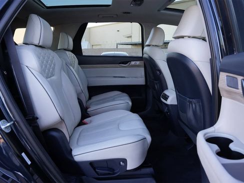 Used 2021 Hyundai Palisade Limited image 19