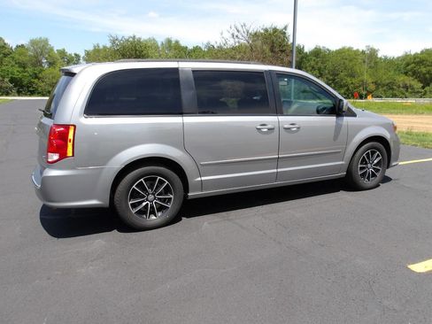 Used 2017 Dodge Grand Caravan GT FWD image 12