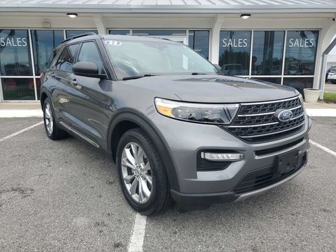 Used 2023 Ford Explorer XLT w/ Equipment Group 202A RWD image 10