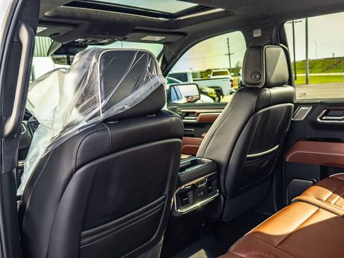 Used 2024 GMC Sierra 1500 Denali Ultimate image 3