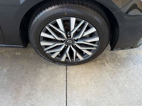 Used 2025 Nissan Altima 2.5 SV FWD image 38