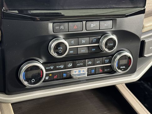 Used 2024 Ford Expedition Limited image 25