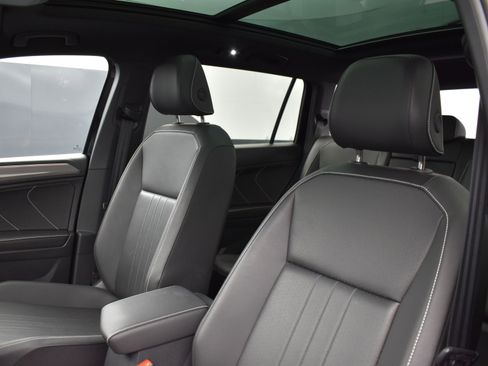 Used 2024 Volkswagen Tiguan SE R-Line image 11