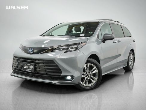 Used 2022 Toyota Sienna XLE Woodland Edition AWD/4WD image 1