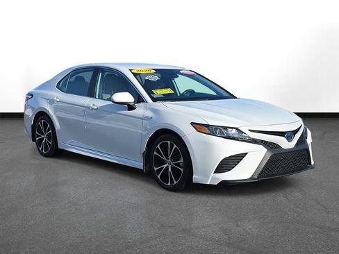 Certified 2020 Toyota Camry SE image 3