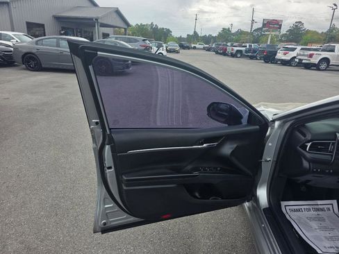 Used 2020 Toyota Camry SE image 6