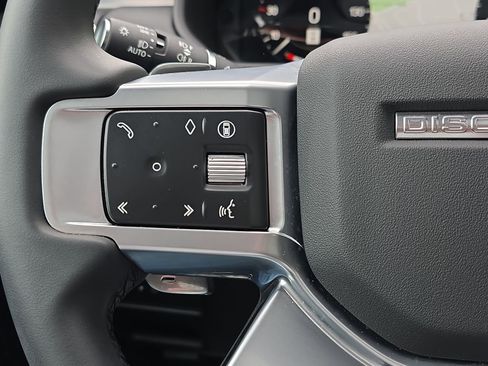 Certified 2025 Land Rover Discovery Dynamic SE AWD/4WD image 17