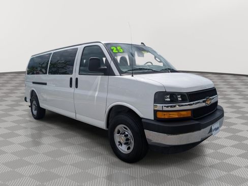 Used 2025 Chevrolet Express 3500 LT w/ LT Preferred Equipment Group RWD image 7