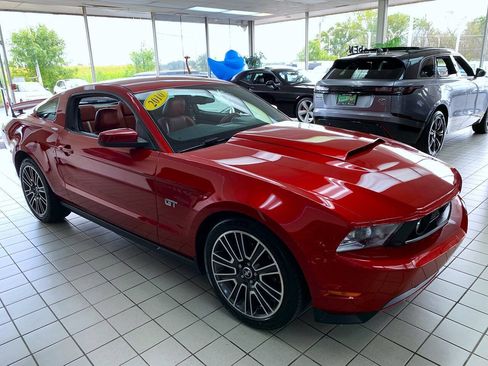 Used 2010 Ford Mustang GT RWD image 4